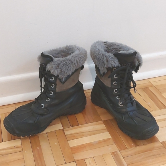 Ugg Adirondack II sheepwool inside leather and suede boots size 6.5 - Picture 1 of 16